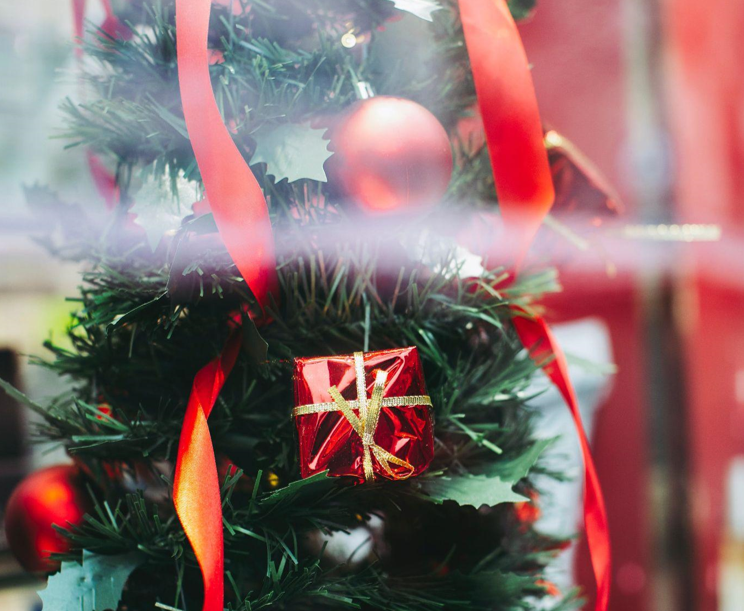 The Debate Surrounding Christmas Wreaths